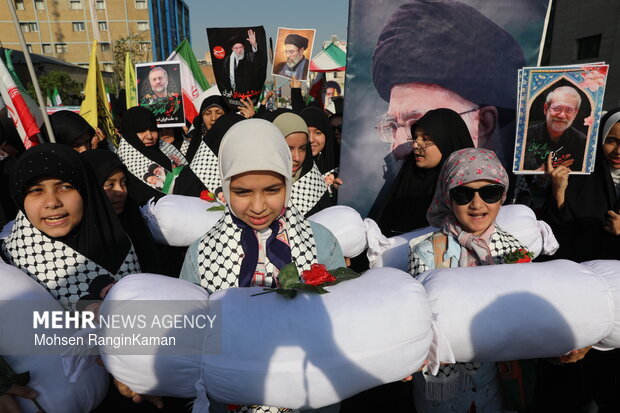 اجتماع بزرگ «دختران جان‌فدای ایران»