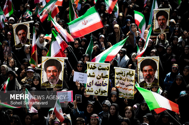 اجتماع بزرگ «دختران جان‌فدای ایران»