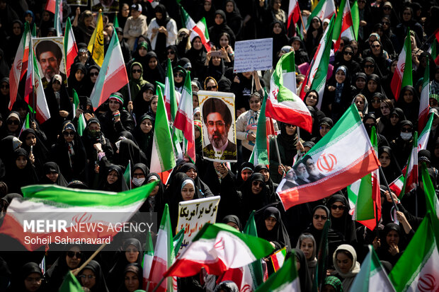 اجتماع بزرگ «دختران جان‌فدای ایران»