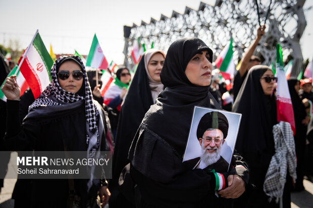 اجتماع بزرگ «دختران جان‌فدای ایران»