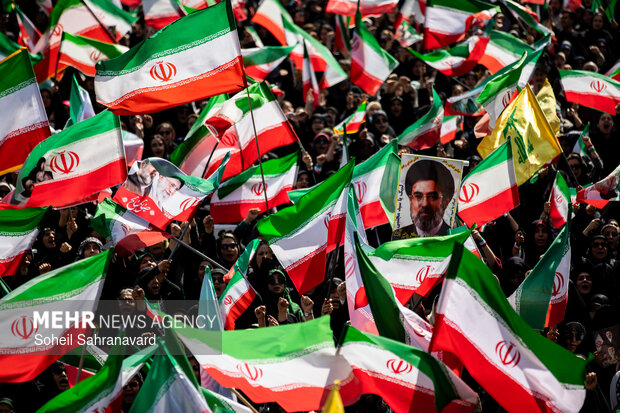 اجتماع بزرگ «دختران جان‌فدای ایران»