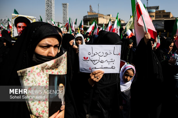 اجتماع بزرگ «دختران جان‌فدای ایران»