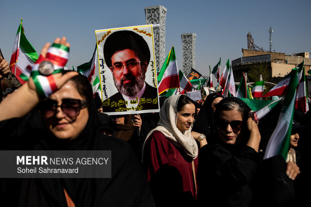 Iranian girls rally for homeland