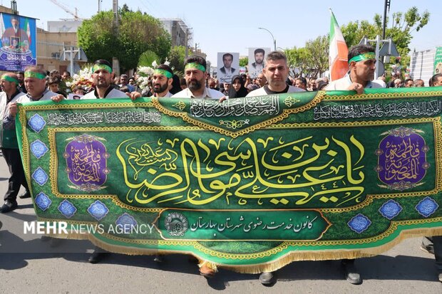 پیکر دوشهید والامقام «مرادی» و «فریاد» بر دستان مردم بهارستان تشییع شد