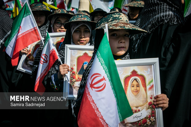 اجتماع بزرگ «دختران جان‌فدای ایران»