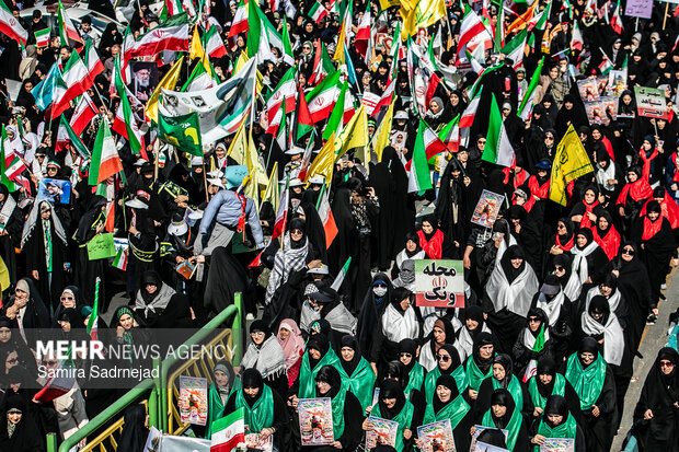 اجتماع بزرگ «دختران جان‌فدای ایران»
