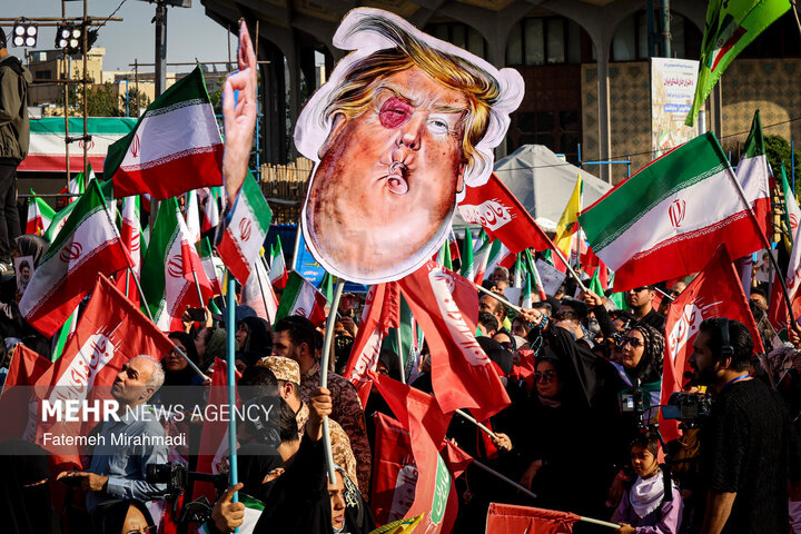 اجتماع بزرگ «دختران جان‌فدای ایران»