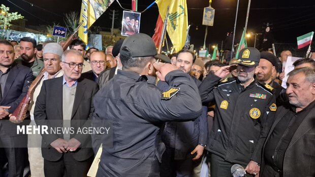 تجلیل از ماموران انتظامی چرام که به بالگردهای آمریکا تیراندازی کردند