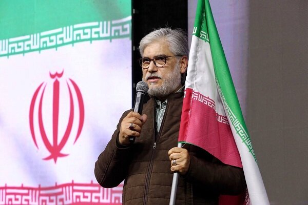 هیچ‌گاه بر اشتباهات خود اصرار نمی‌کرد