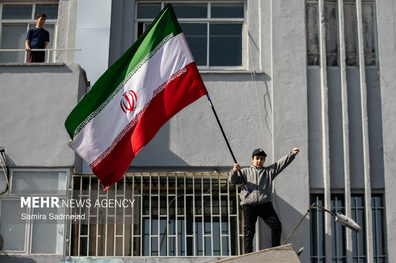 اجتماع "البنات الفدائيات لايران"