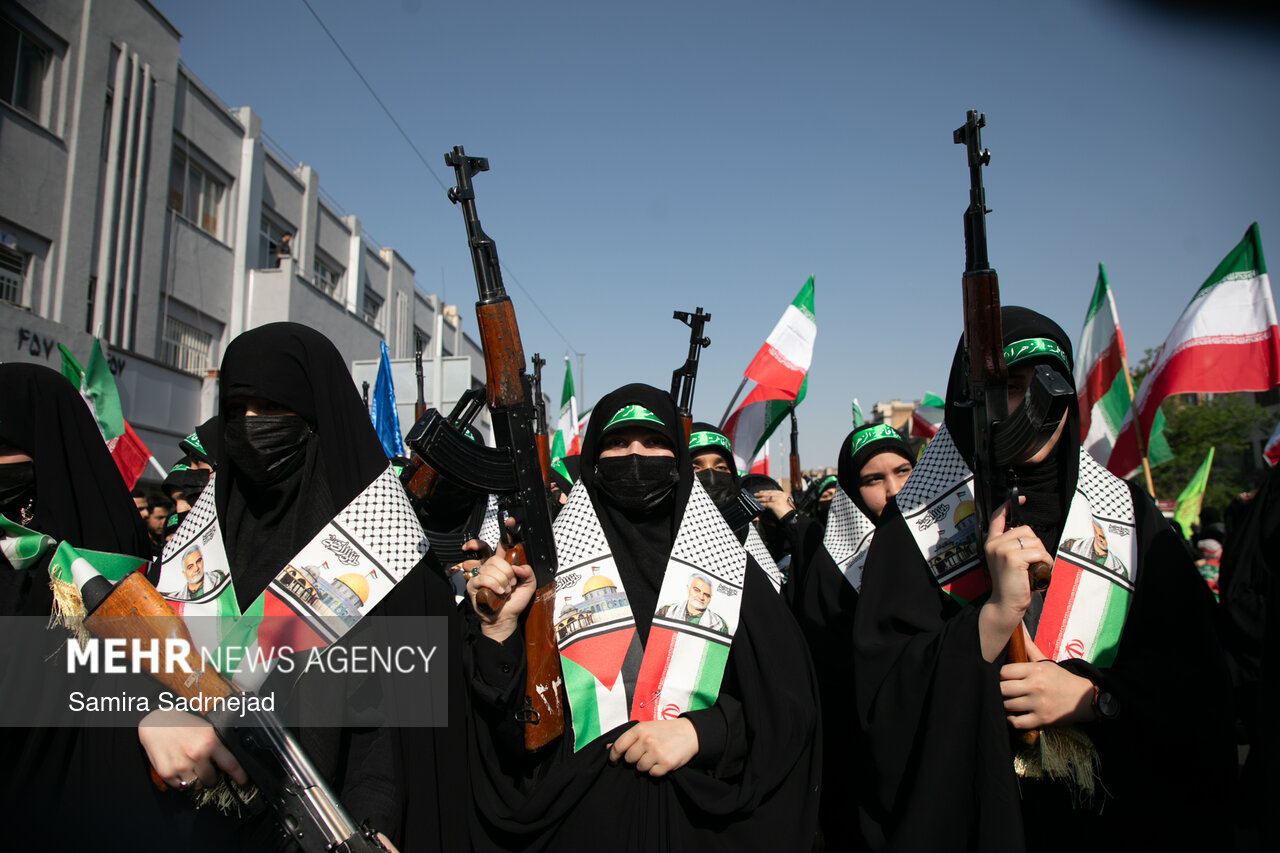 اجتماع "البنات الفدائيات لايران"