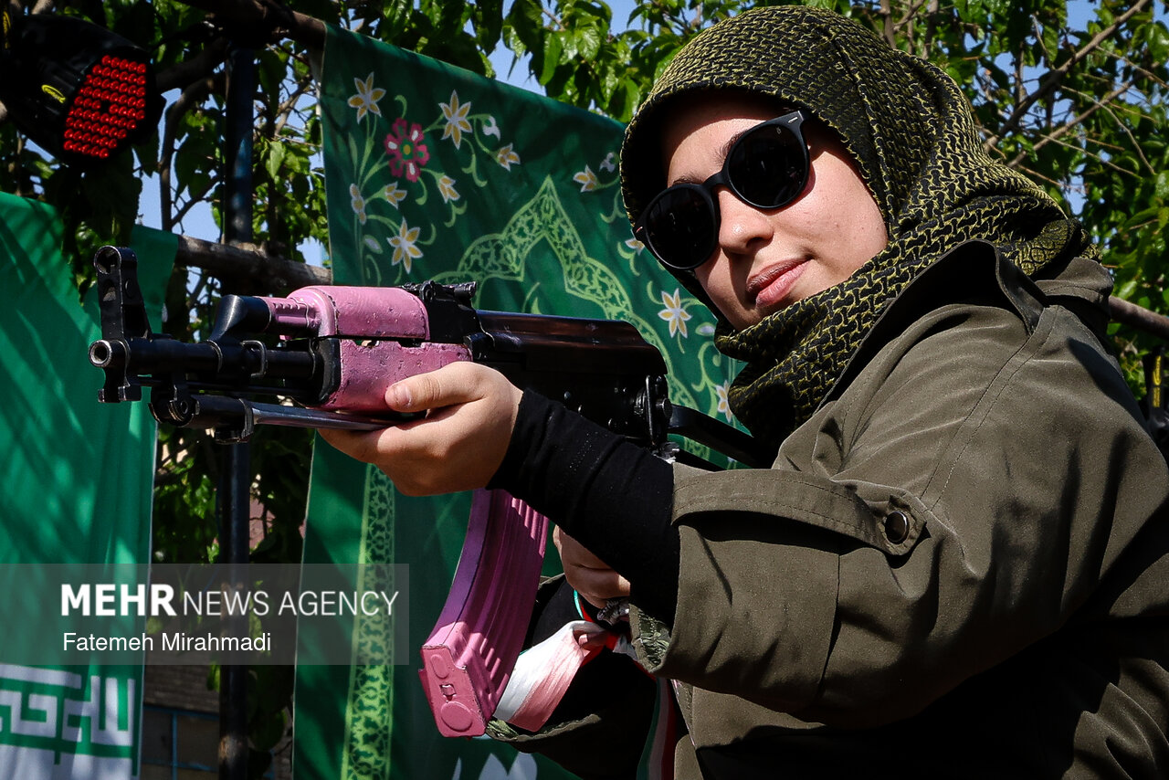 اجتماع "البنات الفدائيات لايران"