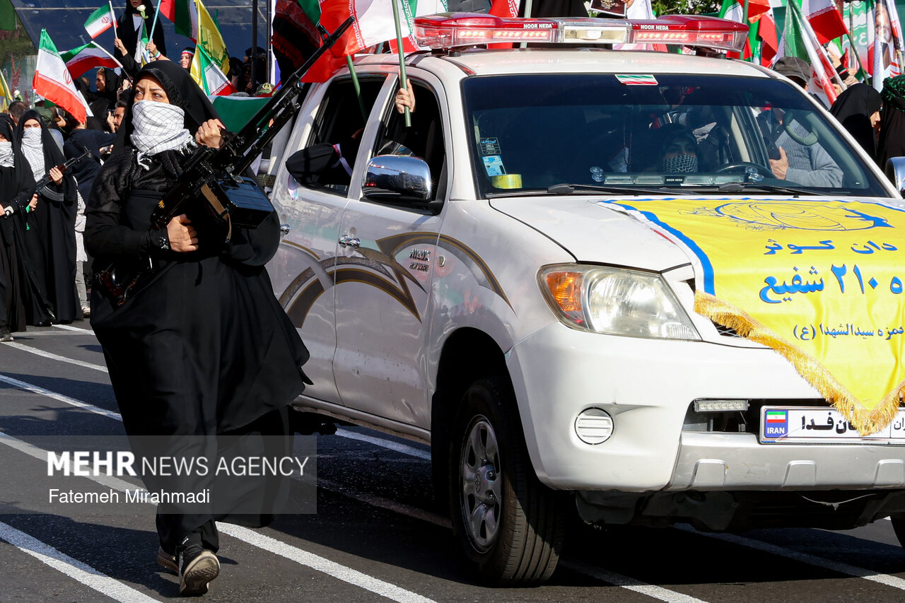 اجتماع "البنات الفدائيات لايران"