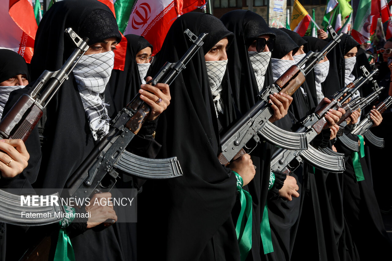 اجتماع "البنات الفدائيات لايران"