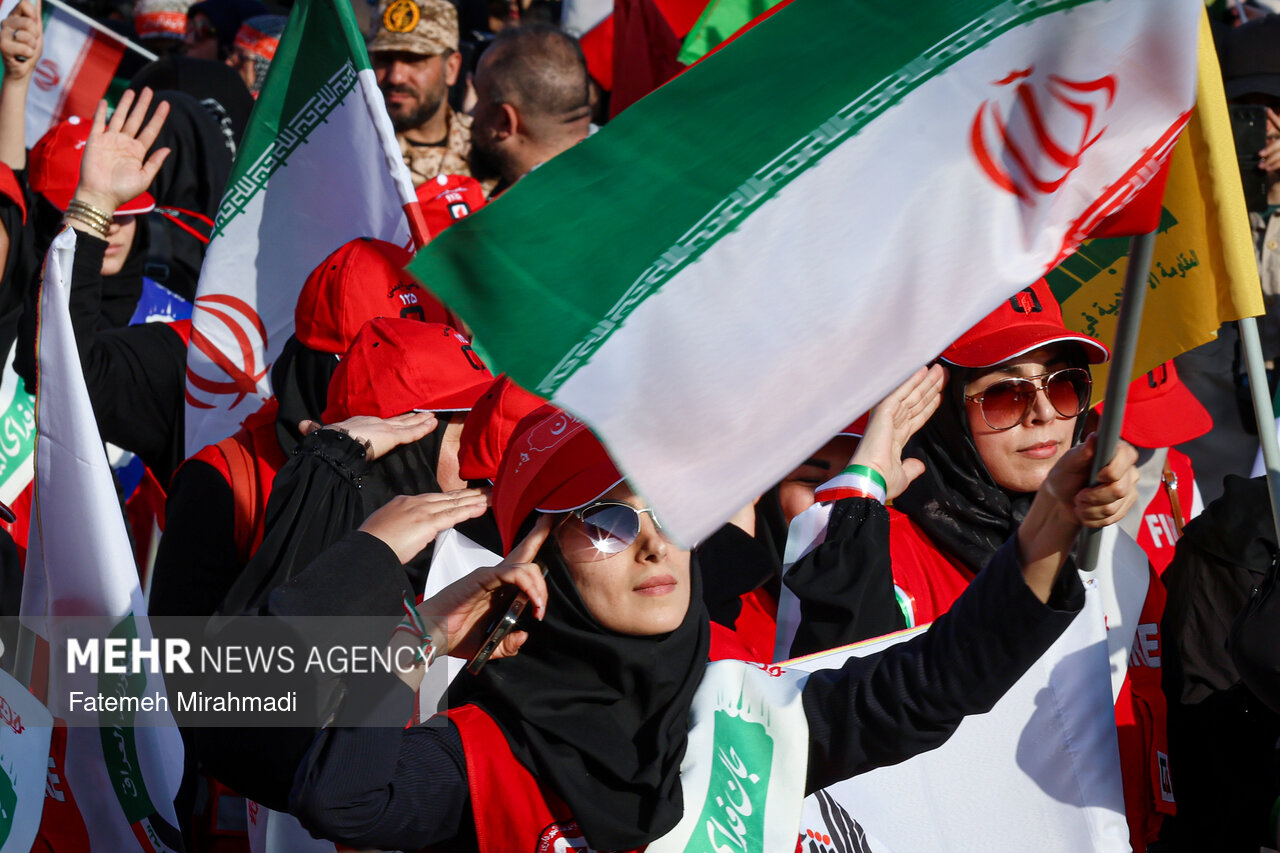 اجتماع "البنات الفدائيات لايران"