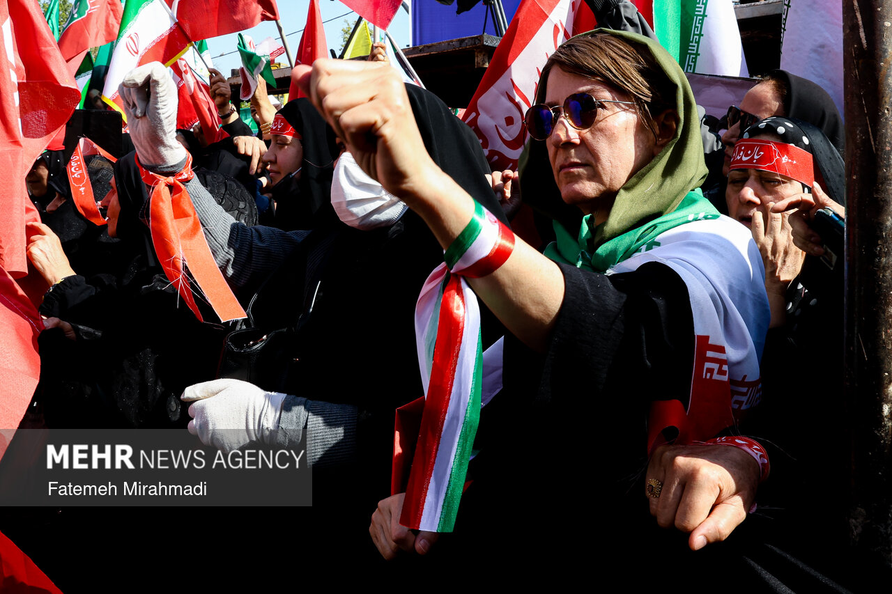 اجتماع "البنات الفدائيات لايران"