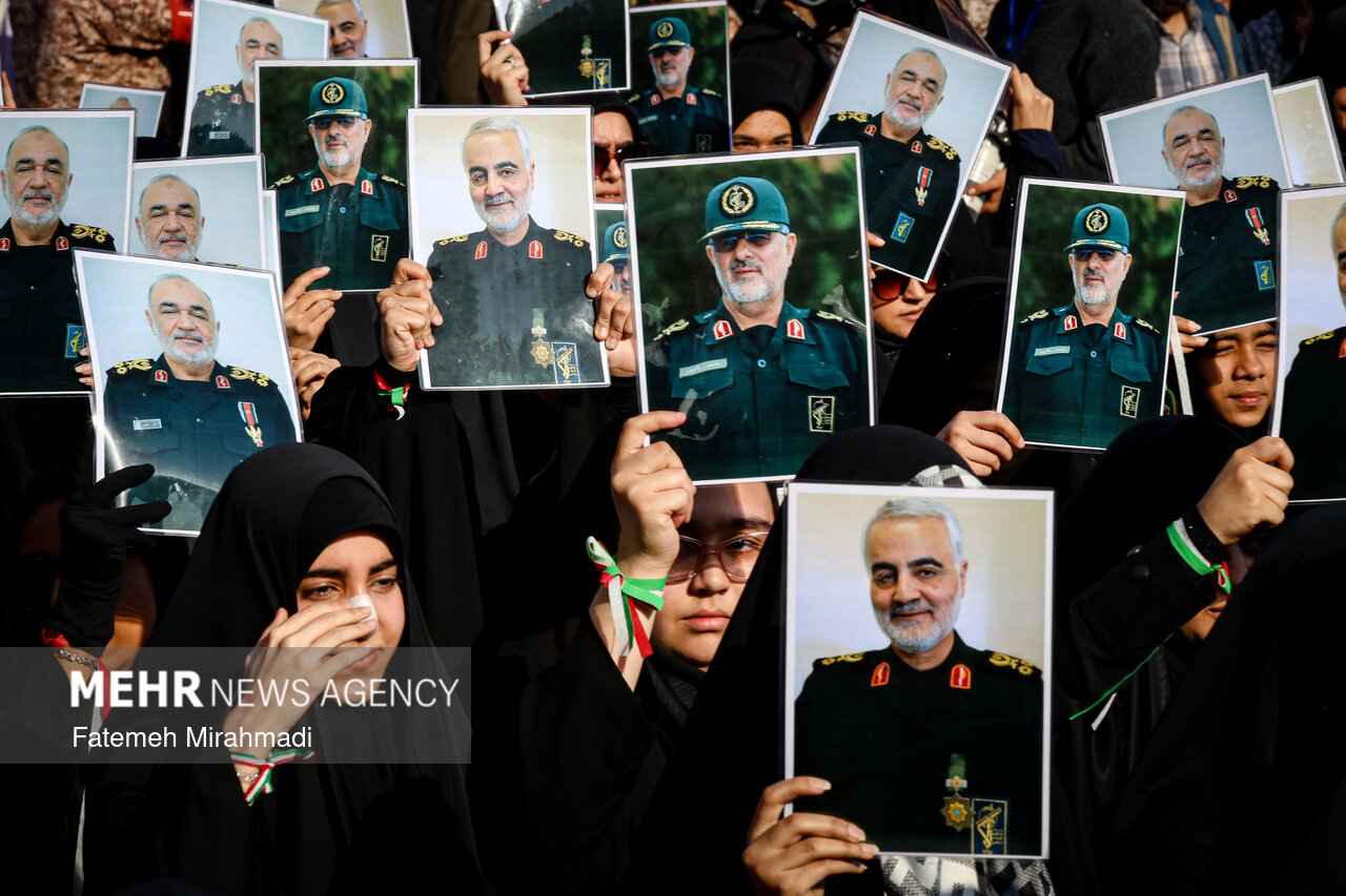 اجتماع "البنات الفدائيات لايران"