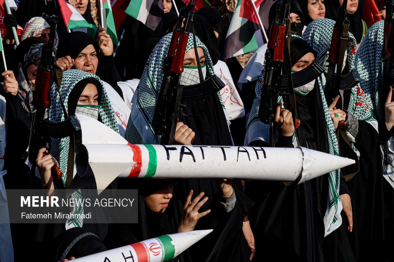 اجتماع "البنات الفدائيات لايران"