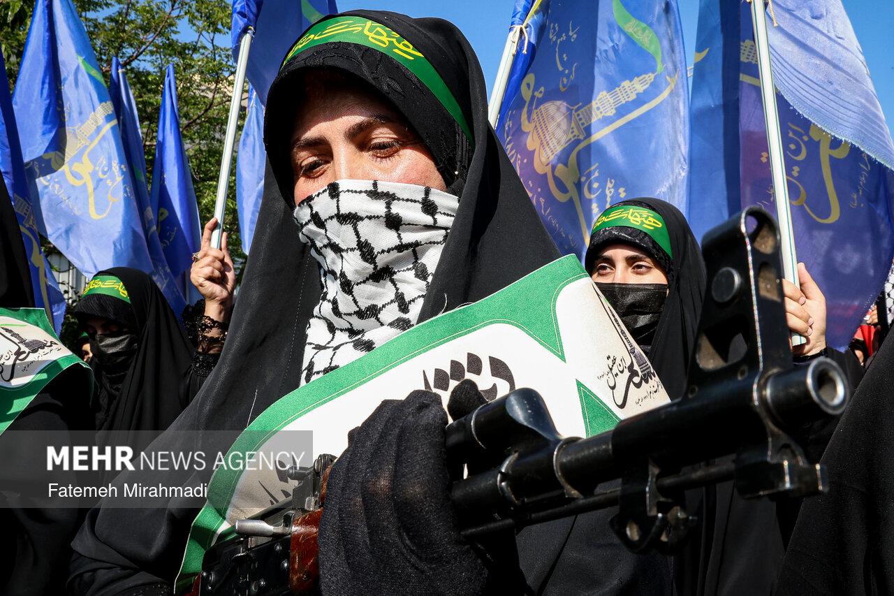 اجتماع "البنات الفدائيات لايران"