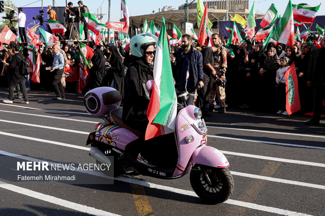 اجتماع "البنات الفدائيات لايران"