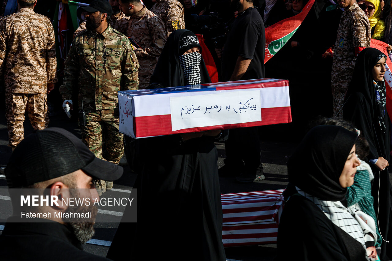 اجتماع "البنات الفدائيات لايران"