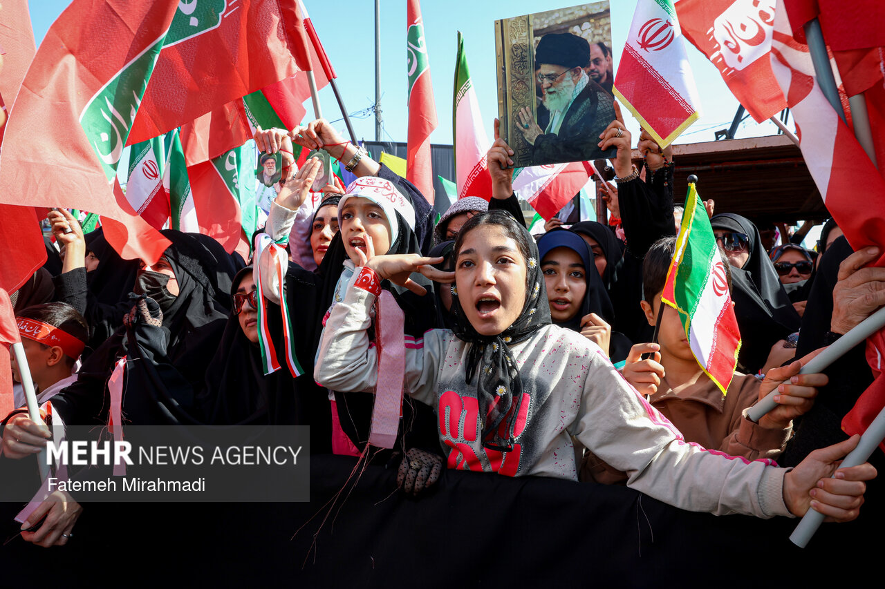 اجتماع "البنات الفدائيات لايران"