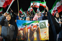 Mashhad hosts gathering to show solidarity btw Iran, Pakistan