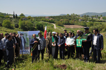 کاشت ۱۱۰۰ اصله نهال به مناسبت روز ارتش در مازندران