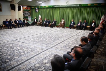 تقدیر آیت‌الله علم‌الهدی از خدمات استانداری خراسان رضوی در جنگ تحمیلی