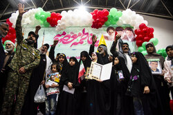 ارزش‌های نسل‌ها در آیین مادران و دختران احیا شد