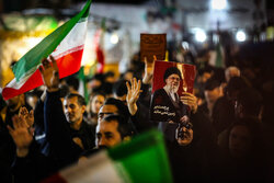ایران برای آزادی و استقلال بشریت می‌جنگد!