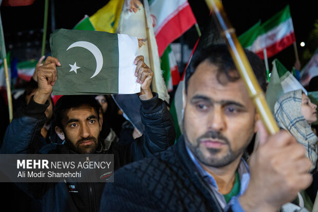 Mashhad hosts gathering to show solidarity btw Iran, Pakistan
