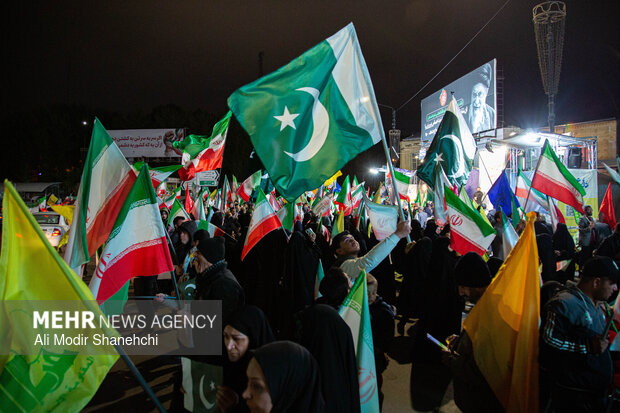 Mashhad hosts gathering to show solidarity btw Iran, Pakistan
