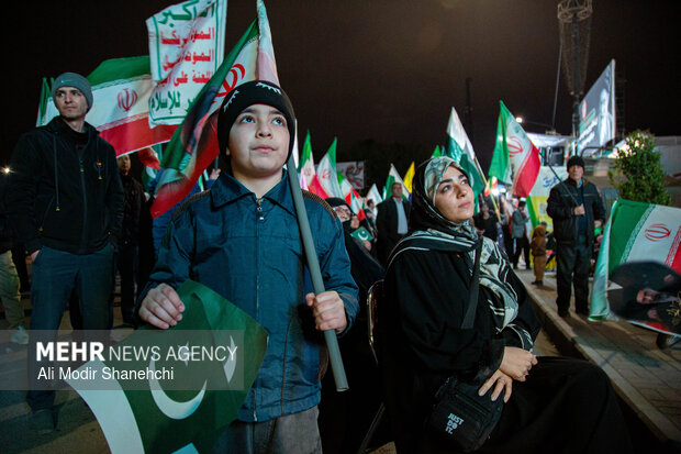 Mashhad hosts gathering to show solidarity btw Iran, Pakistan
