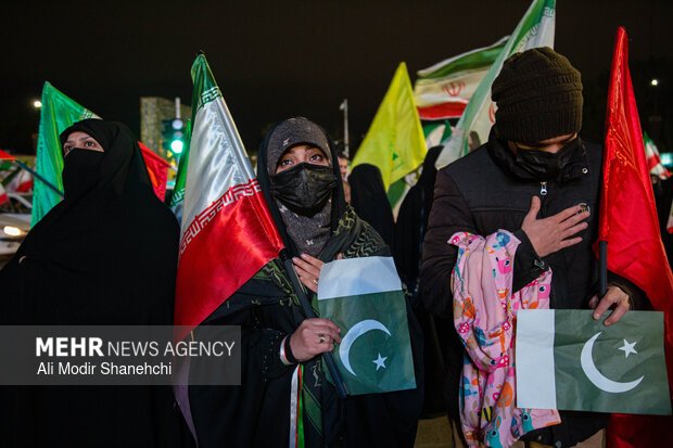 Mashhad hosts gathering to show solidarity btw Iran, Pakistan
