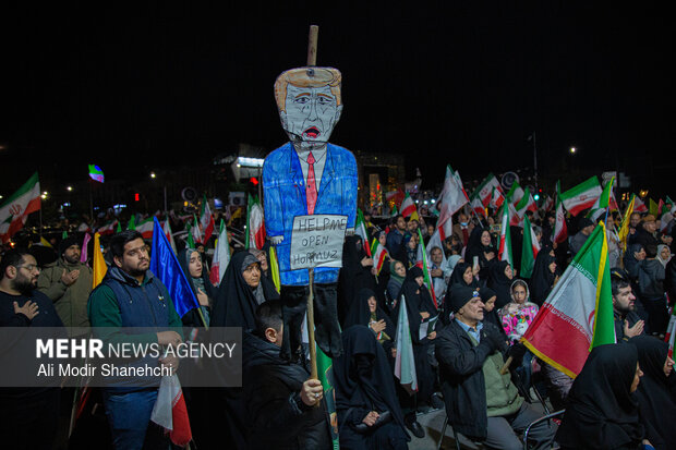 Mashhad hosts gathering to show solidarity btw Iran, Pakistan
