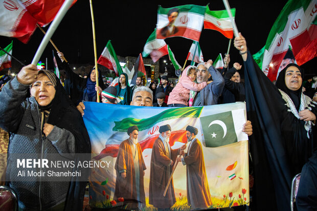 Mashhad hosts gathering to show solidarity btw Iran, Pakistan
