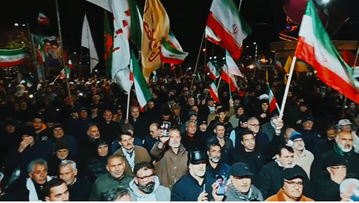 تصاویری از تجمع شبانه مردم شهرستان های نقده و چایپاره در خیابان