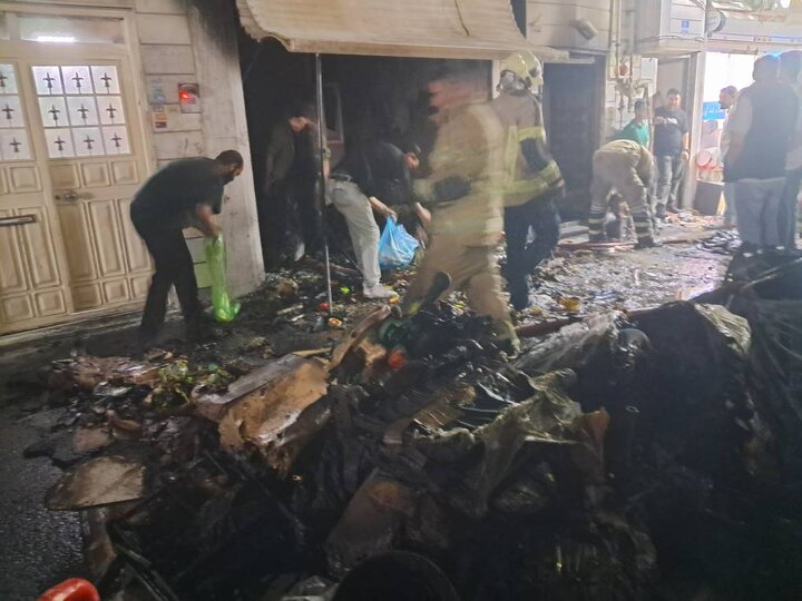 نجات معجزه‌آسای دو نفر از آتش‌سوزی انبار سیسمونی