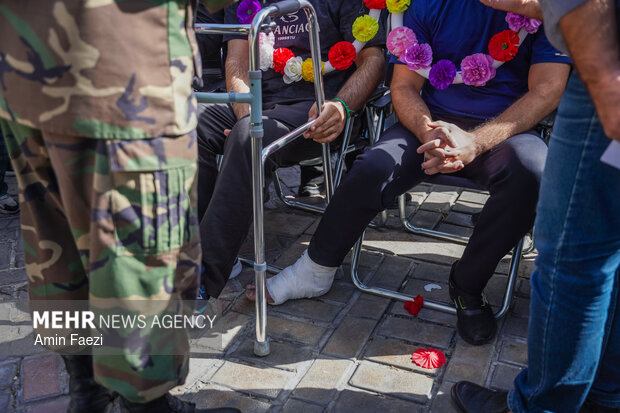 استقبال از ملوانان ناو شکن دنا در شیراز