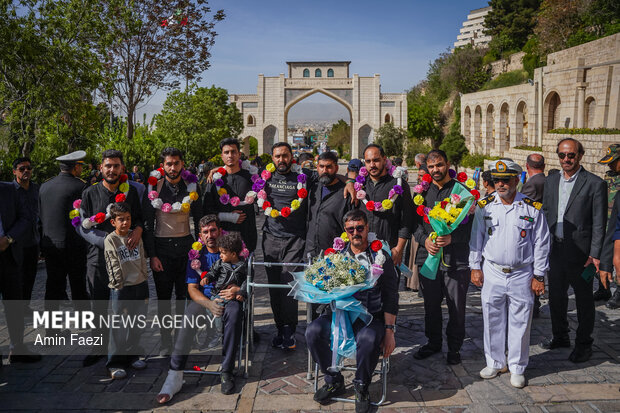 استقبال از ملوانان ناو شکن دنا در شیراز