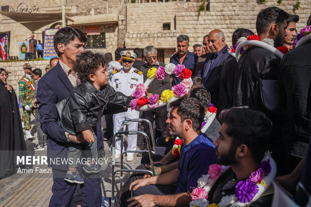استقبال از ملوانان ناو شکن دنا در شیراز