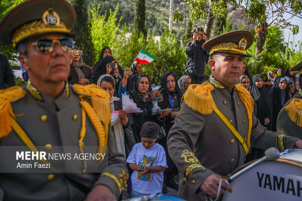 استقبال از ملوانان ناو شکن دنا در شیراز