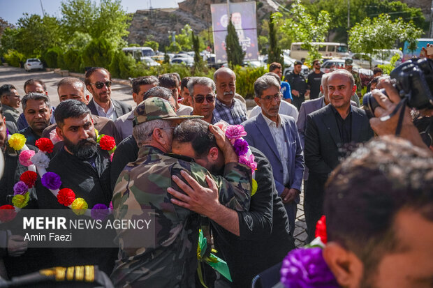 استقبال از ملوانان ناو شکن دنا در شیراز
