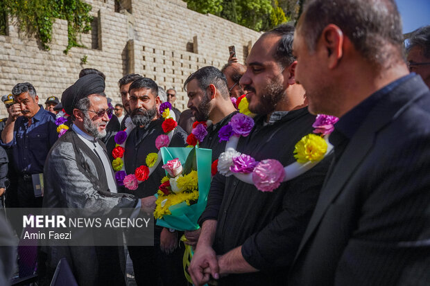 استقبال از ملوانان ناو شکن دنا در شیراز