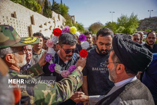 استقبال از ملوانان ناو شکن دنا در شیراز