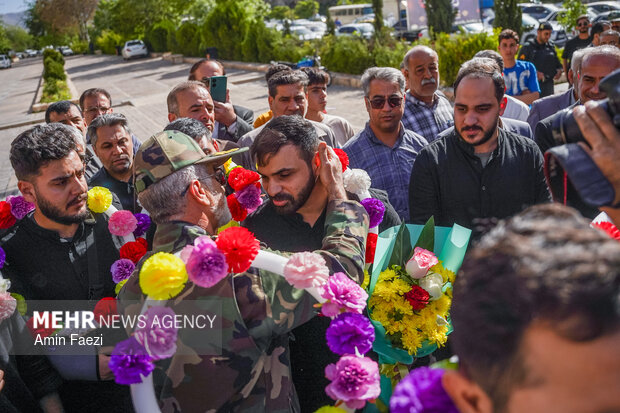 استقبال از ملوانان ناو شکن دنا در شیراز