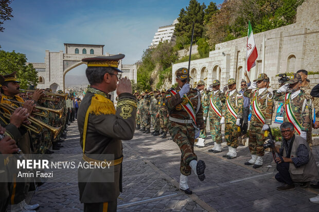 استقبال از ملوانان ناو شکن دنا در شیراز