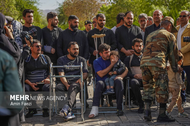 استقبال از ملوانان ناو شکن دنا در شیراز