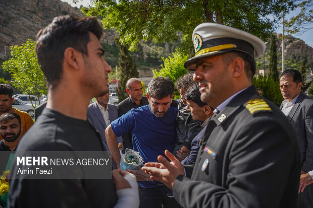 استقبال از ملوانان ناو شکن دنا در شیراز